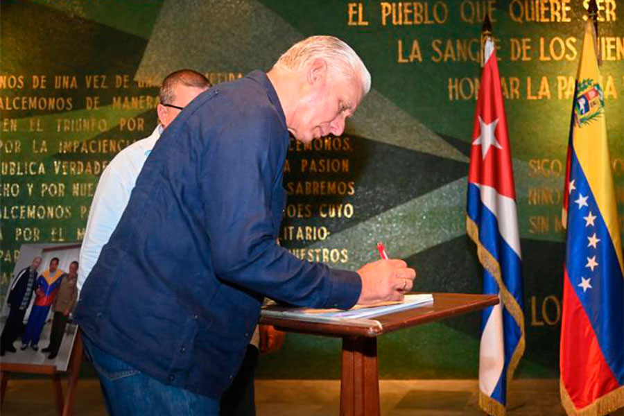 Presidente de Cuba, Miguel Díaz-Canel, firma declaración en apoyo a Venezuela.