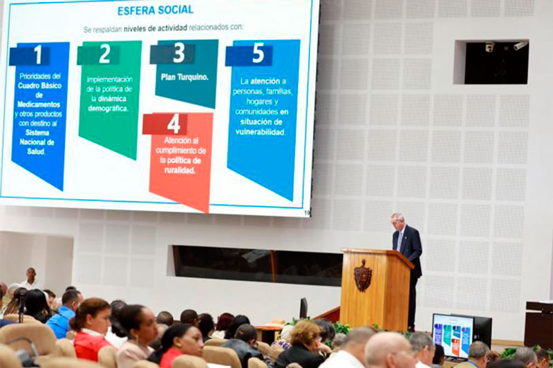 Ministro de Economía y Planificación, Joaquín Alonso Vázquez, presenta el Plan económico para 2026.