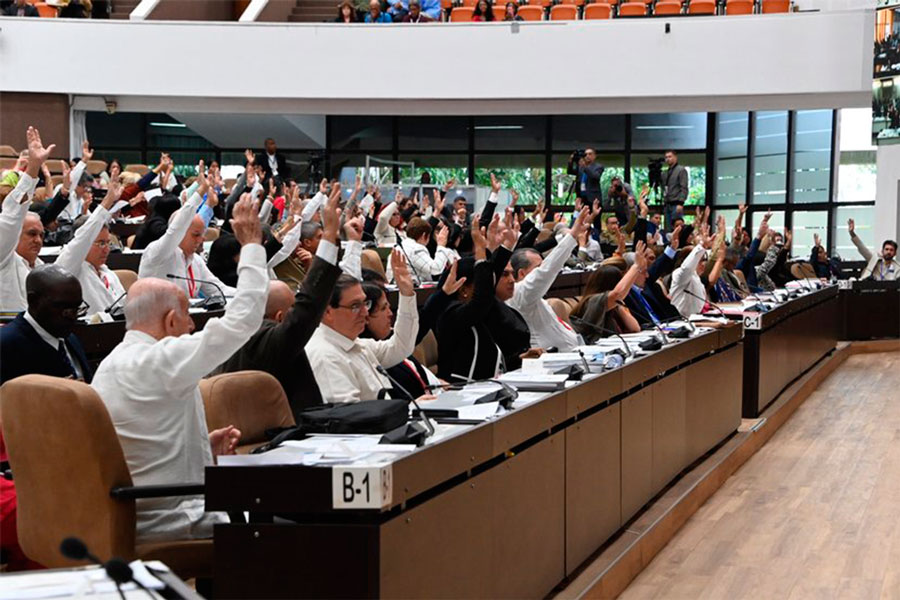 Votación de los diputados.