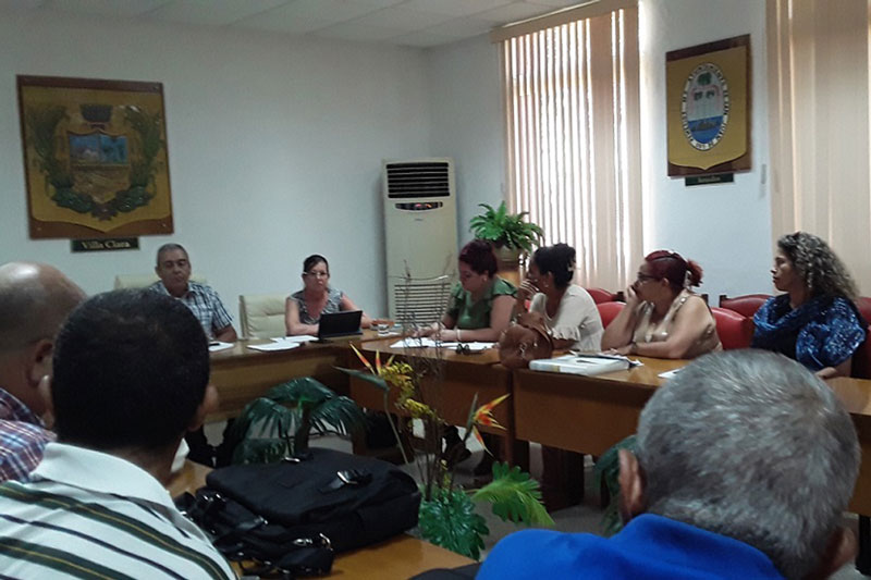 Noel Chinea, vicegobernador de Villa Clara, encabezó la reunión de la Comisión Provincial de Enfrentamiento a las Drogas.