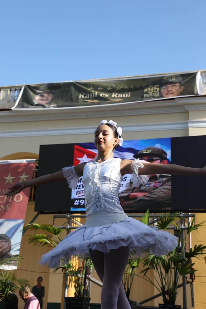Danza en la Tribuna Abierta.