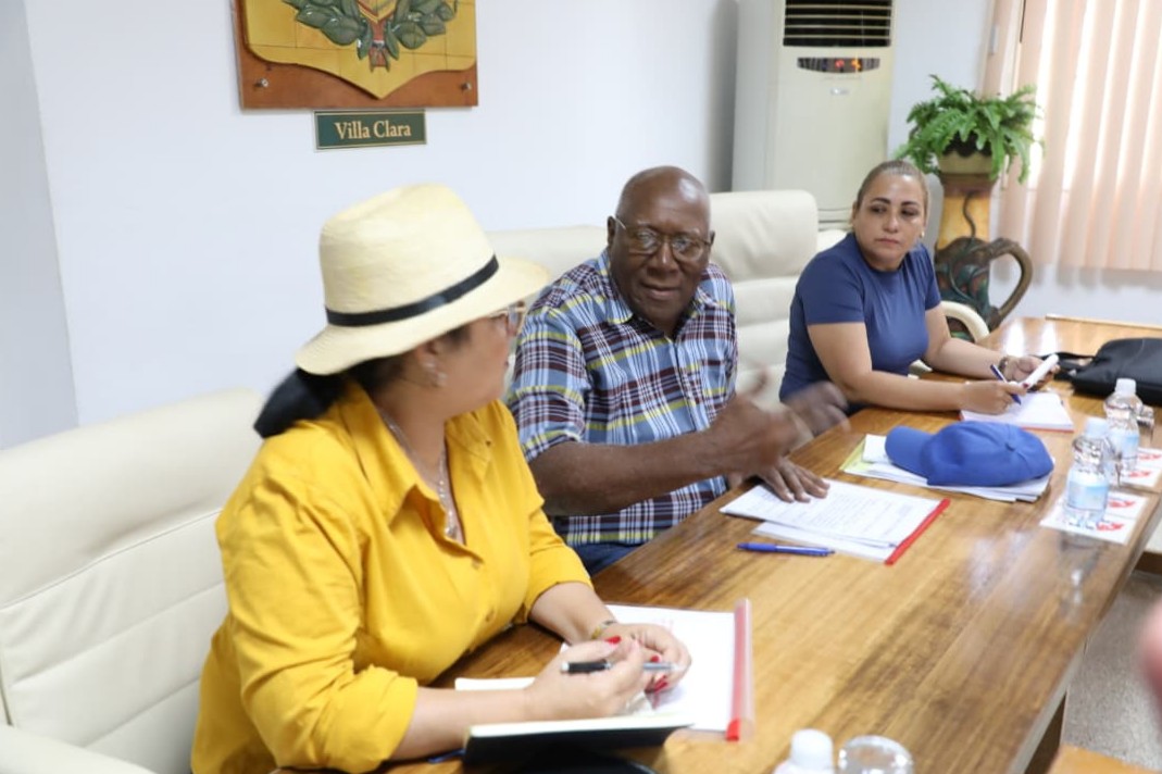 Salvador Valdés Mesa, junto a la primera secretaria del PCC y la gobernadora de Villa Clara 