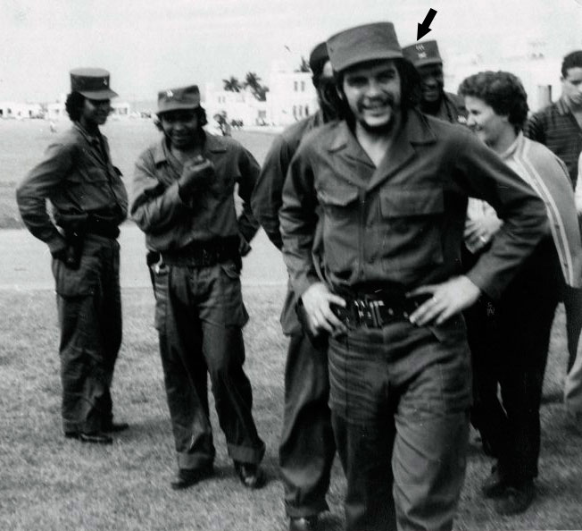 Ernesto Che Guevara junto a su esposa, Pablo Rivalta y otros combatientes en la fortaleza de La Cabaña. Ernesto Che Guevara junto a su esposa, Pablo Rivalta y otros combatientes en la fortaleza de La Cabaña.