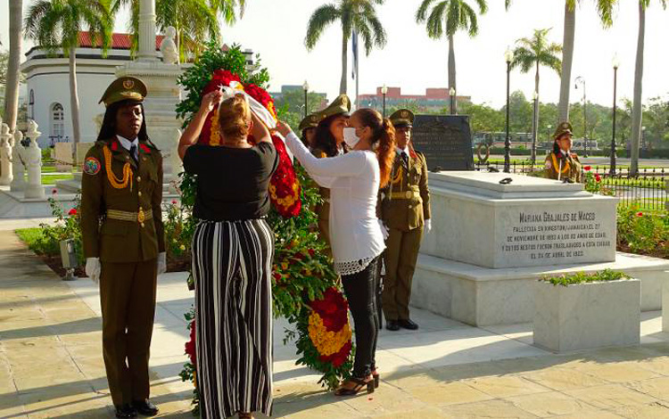  Mariana recibió al cumplirse 205 años de su natalicio el tributo de los cubanos Foto: Eduardo Palomares 
