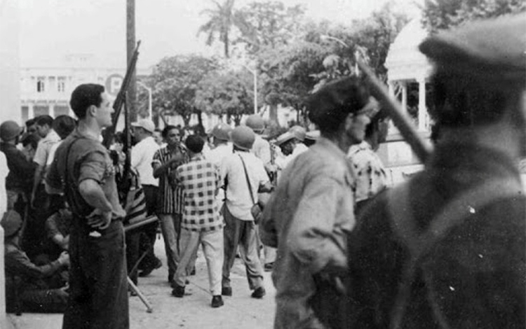 Momento del levantamiento revolucionario del 5 de septiembre en Cienfuegos, Cuba.