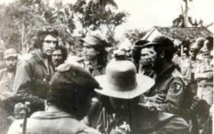 Comandante Ernesto Che Guevara en el Escambray. Comandante Ernesto Che Guevara en el Escambray.
