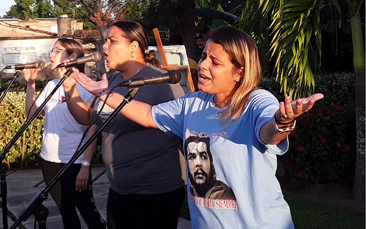 Momento cultural en el acto por el aniversario 63 de la liberación de Gí¼inía de Miranda. Momento cultural en el acto por el aniversario 63 de la liberación de Gí¼inía de Miranda.