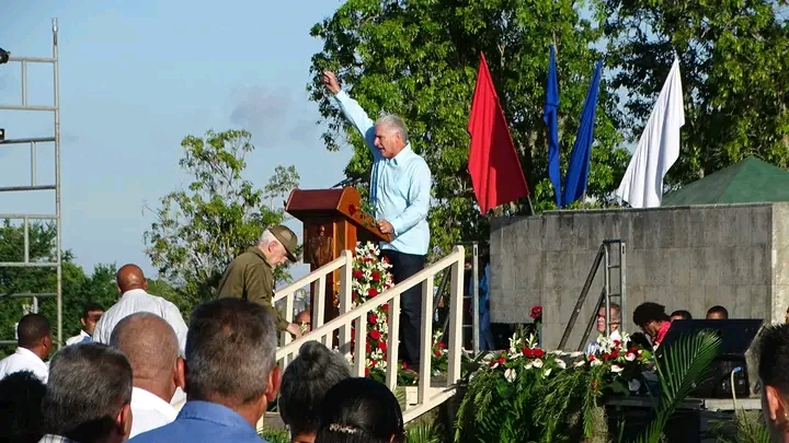Momento en que el presidente Miguel Díaz-Canel se dirigió al pueblo cubano. Momento en que el presidente Miguel Díaz-Canel se dirigió al pueblo cubano.