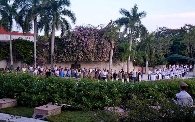 Ceremonia de inhumación de los restos de 26 combatientes del Frente Las Villas. Ceremonia de inhumación de los restos de 26 combatientes del Frente Las Villas.