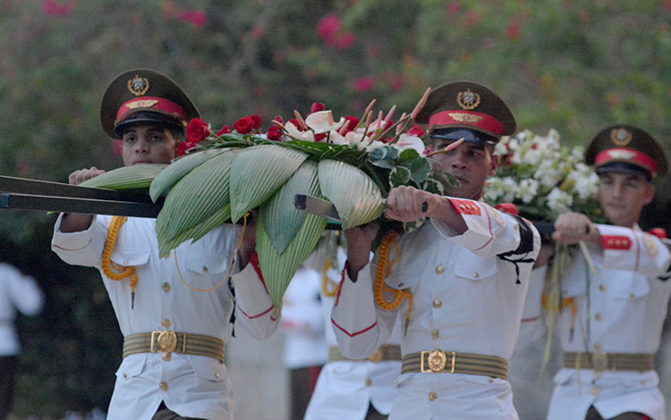 Ofrendas florales en honor a los combatientes del Frente Las Villas cuyos restos fueron inhumados este 13 de octubre de 2022. Ofrendas florales en honor a los combatientes del Frente Las Villas cuyos restos fueron inhumados este 13 de octubre de 2022.