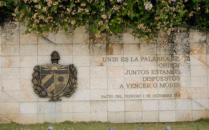 Frase del Pacto del Pedrero, en el Mausoleo Frente Las Villas. Frase del Pacto del Pedrero, en el Mausoleo Frente Las Villas.