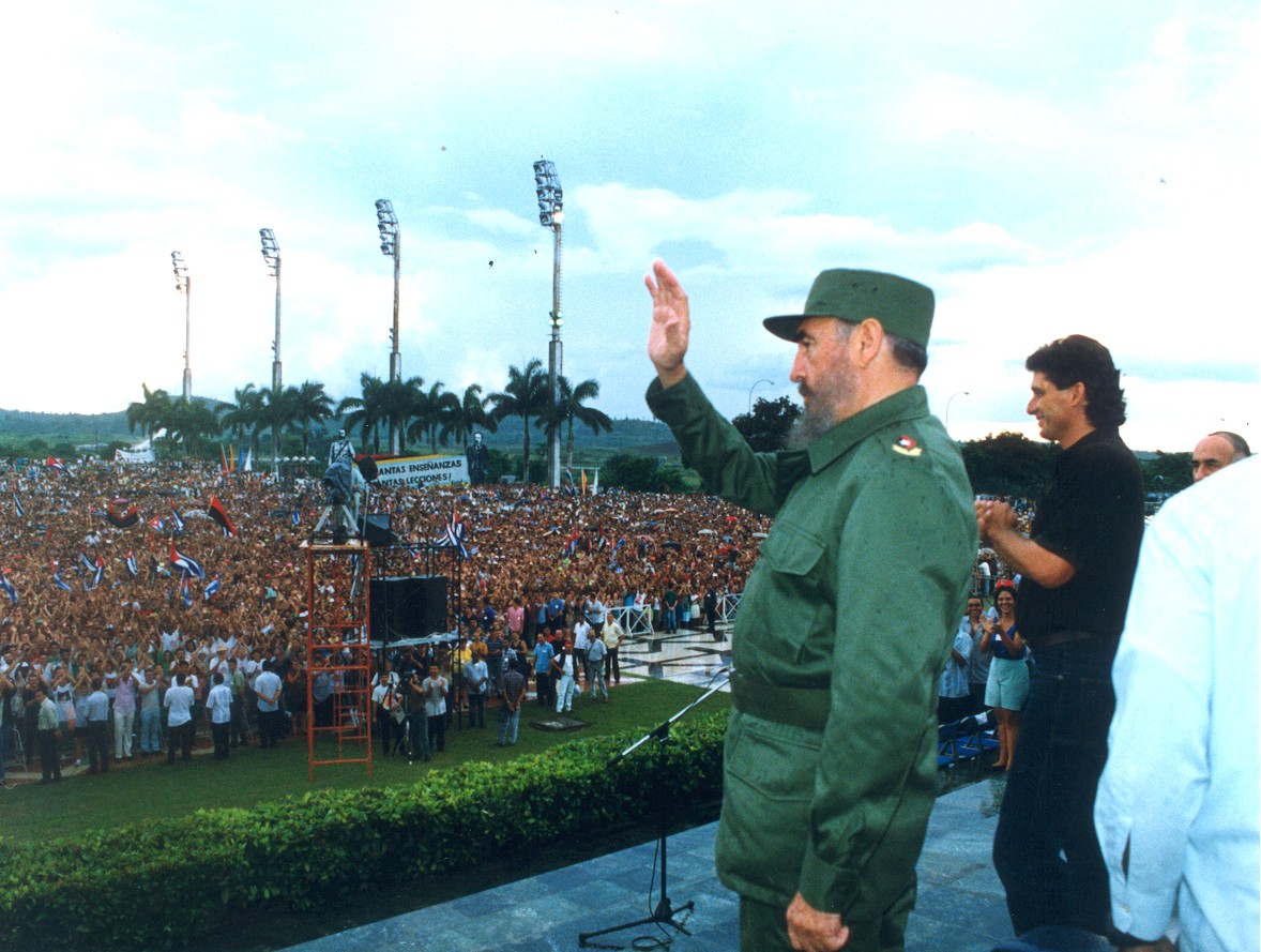 Fidel junto a Díaz-Canel en plaza de la Revolución de Santa Clara)