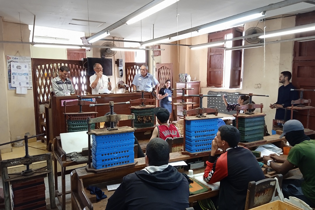 Encuentro en tabaquería de Remedios.