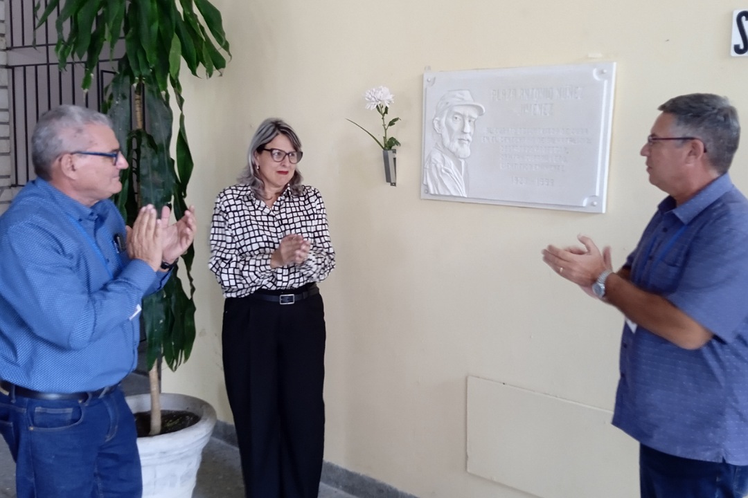 En la UCLV se develó una tarja que da nombre a la Plaza Antonio Núñez Jiménez, en homenaje al inolvidable científico y revolucionario cubano.