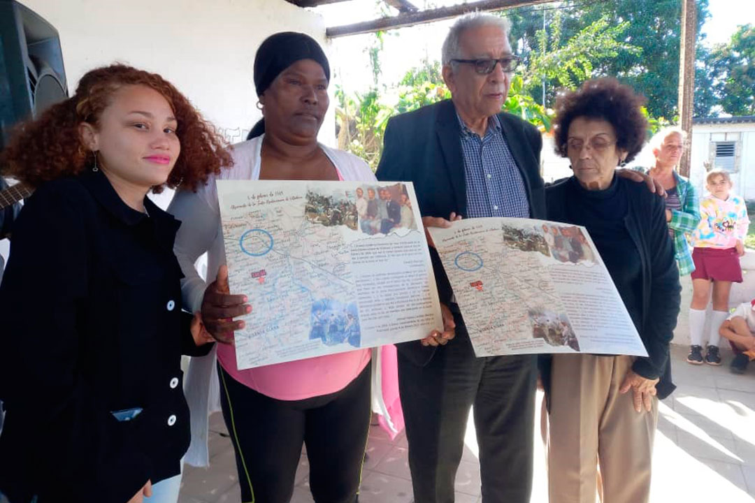 Integrantes del panel  «Desde San Gil hasta la independencia: las mambisas villaclareñas en la gesta emancipadora», junto al doctor Eduardo Torres Cuevas.