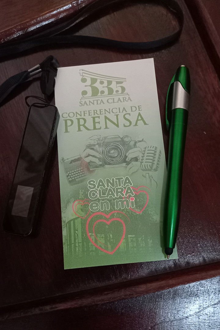 Credencial de la conferencia de prensa sobre el aniversario 335 de Santa Clara.