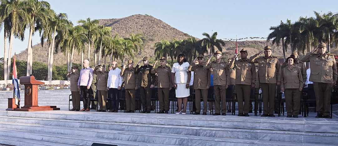Presidencia en la ceremonia de traslado e inhumación de los restos de combatientes del Segundo Frente Oriental.