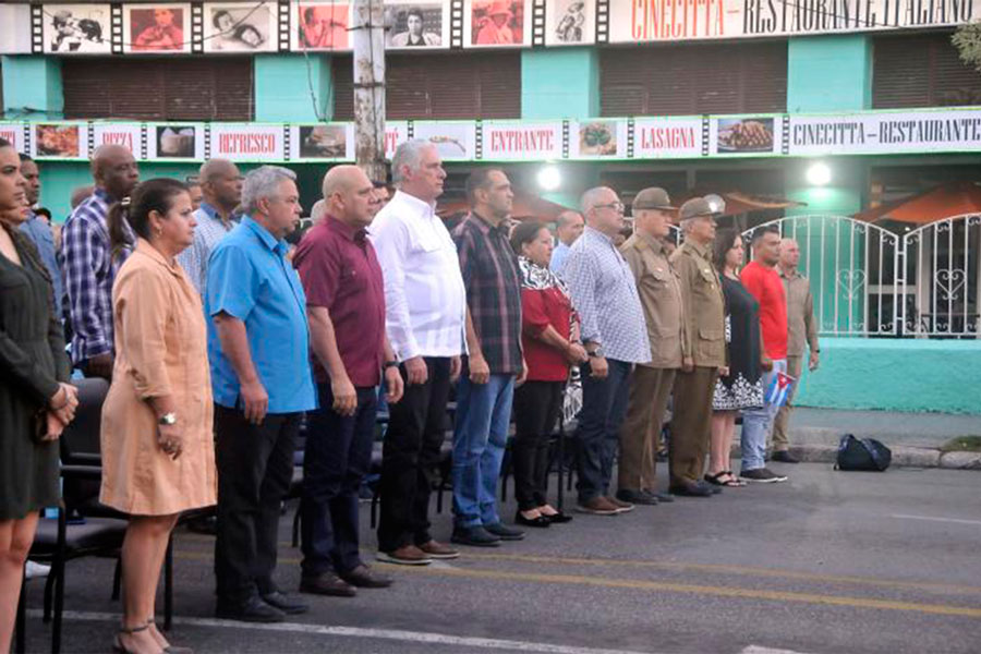 Presidencia del acto por el aniversario 63 de la proclamación del carácter socialista de la Revolución Cubana.
