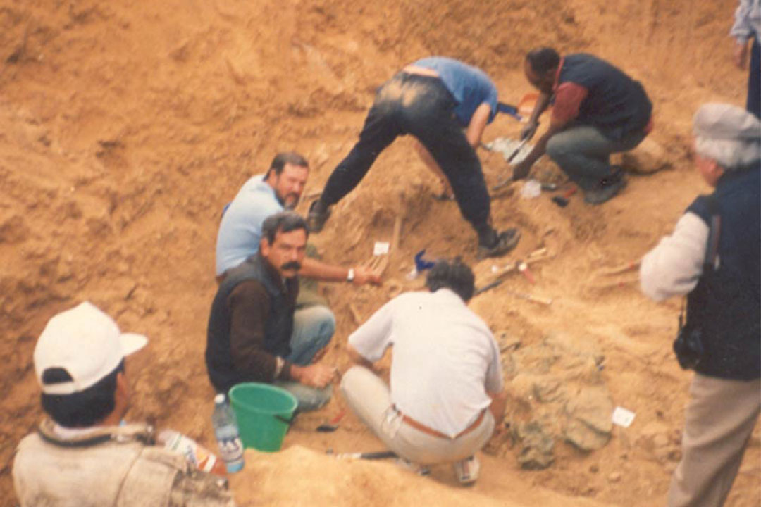 Investigadores en la búsquedas de los restos del Che