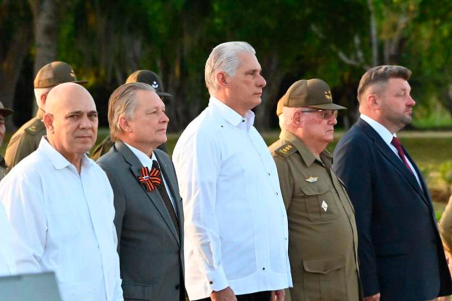 Presidencia del acto por el aniversario 80 de la victoria sobre el fascismo.