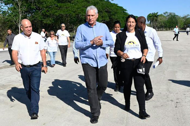 Presidente cubano, Miguel Díaz-Canel, y Roberto Morales Ojeda.
