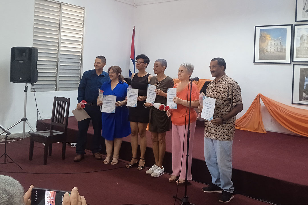 Entrega de reconocimientos a historiadores villaclareños.