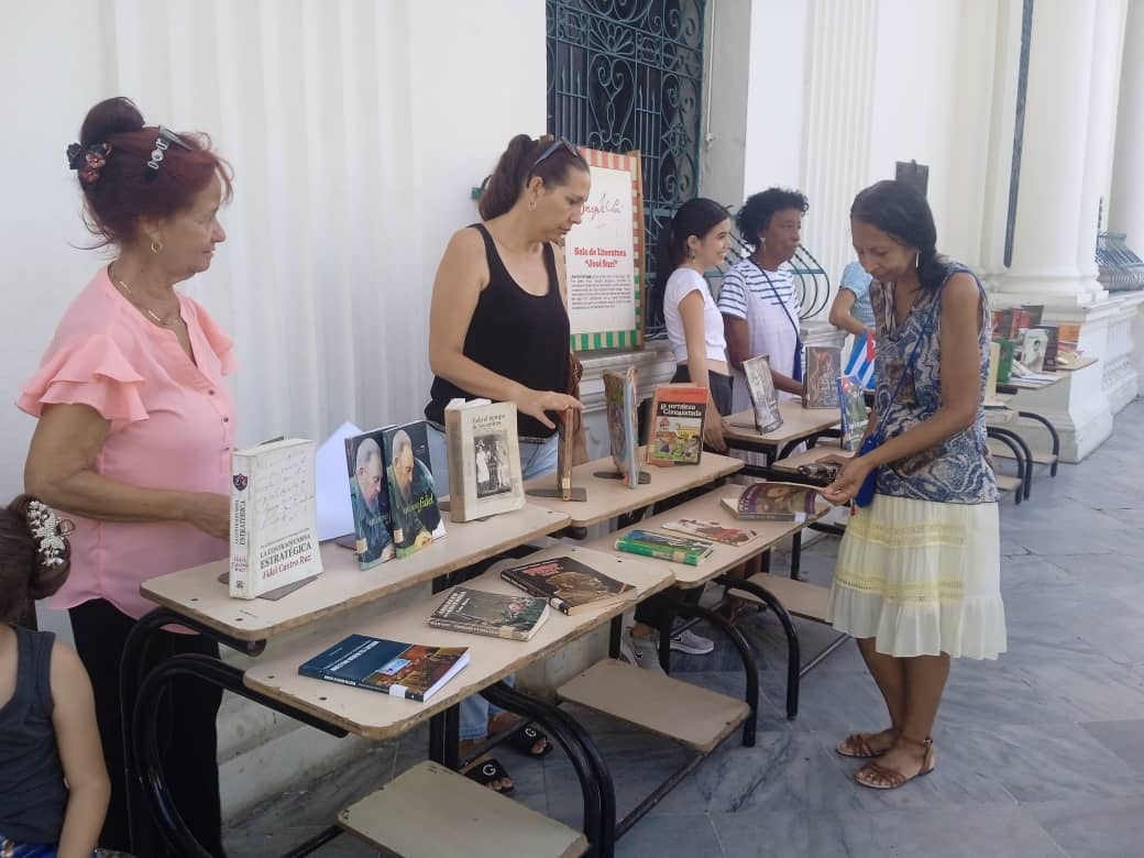 Exposición bibliográfica sobre Fidel en la Biblioteca Provincial Martí.