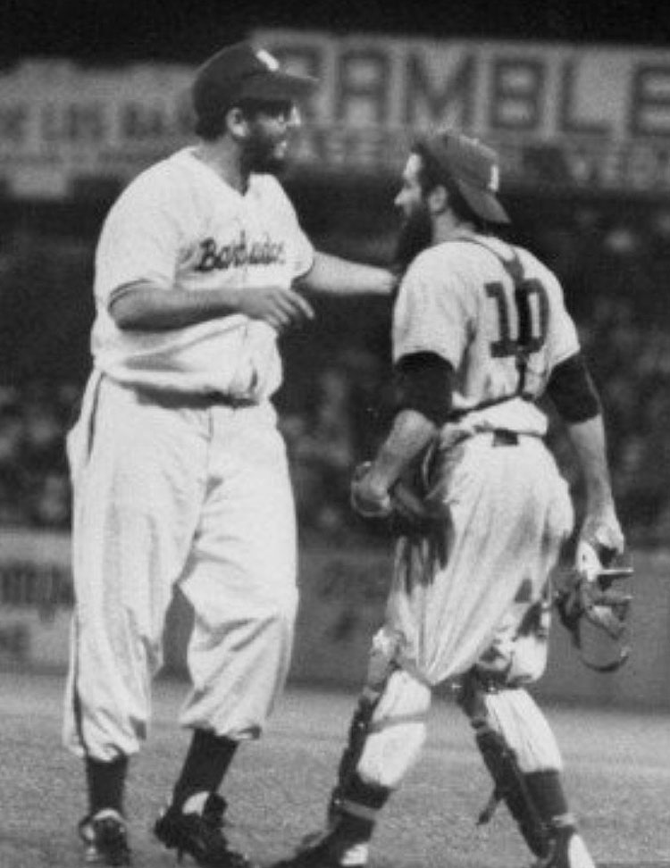 Fidel y Camilo (como receptor) en el juego entre Barbudos y la Policí­a, el 24 de julio de 1959