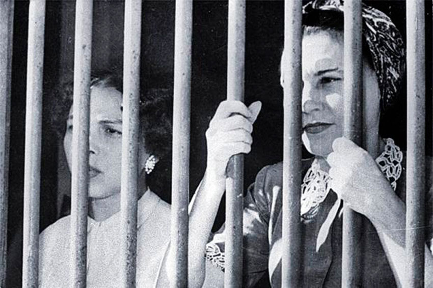 Haydée Santamaría y Melba Hernández en la prisión de mujeres en Guanajay.
