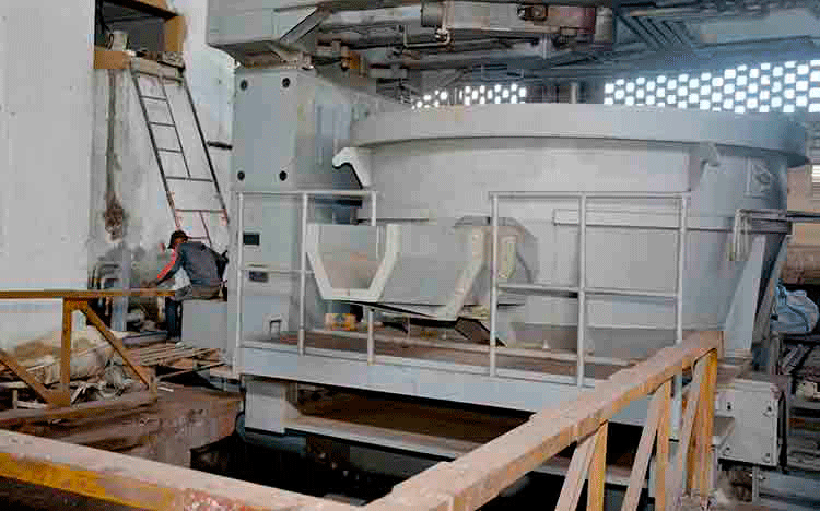 La instalación de un horno de arco eléctrico de ocho toneladas propiciará el ahorro de energía, además de proteger el medio ambiente al evitar la emisión de gases a la atmósfera.