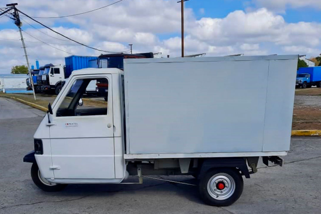 Vehículos Piaggio, de la Empresa Copextel, de Villa Clara.