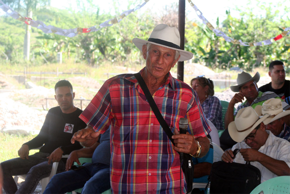 Pablo Domínguez Beltrán (Niñote), de la Cooperativa de Créditos y servicios (CCS) Abel Santamaría, detalló aspectos en la lentitud para el montaje de paneles solares en el municipio. (Foto: Luis Machado Ordetx)