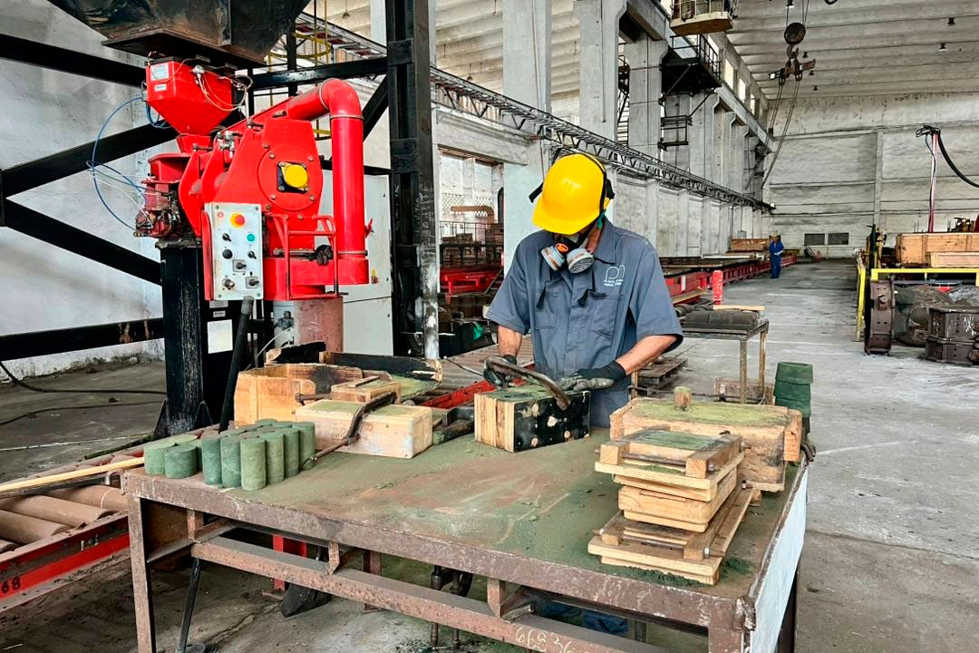 Producción de piezas de repuesto en Planta Mecánica.