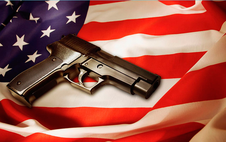 Violencia en Estados Unidos, representada por arma y bandera.