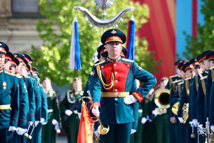 Banda militar en el desfile por el aniversario 80 de la Gran victoria contra el fascismo.