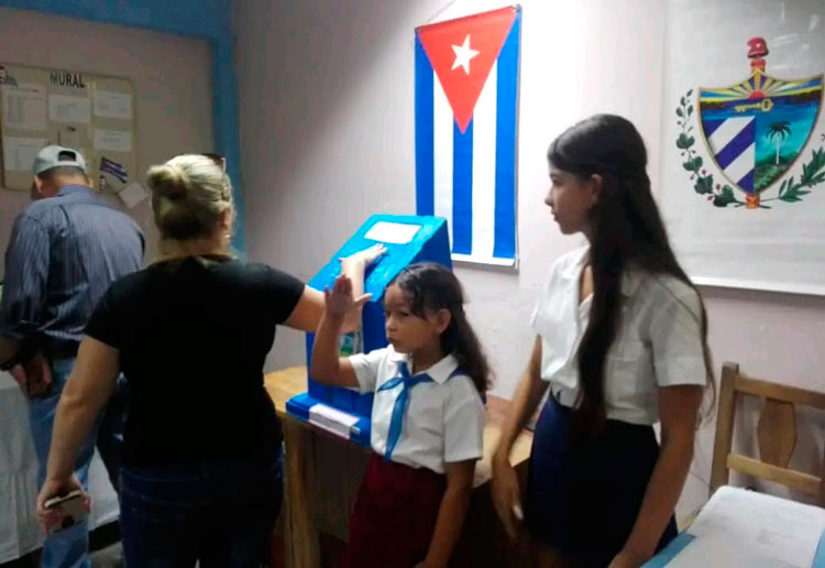 Colegio electoral en la comunidad montañosa de Jibacoa, en Manicaragua. Colegio electoral en la comunidad montañosa de Jibacoa, en Manicaragua.