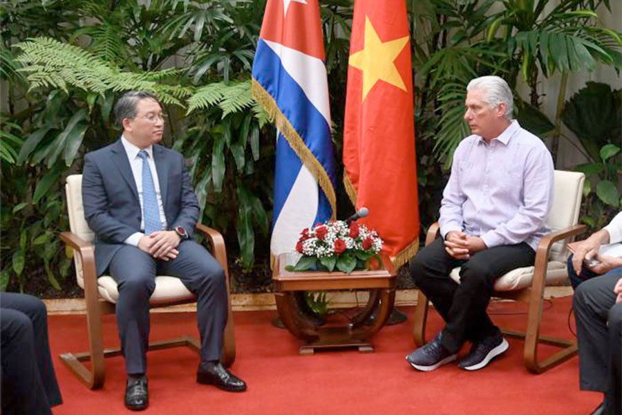 Presidente de Cuba, Miguel Díaz-Canel, y Nguyen Hai Ninh, ministro de Justicia de Vietnam.