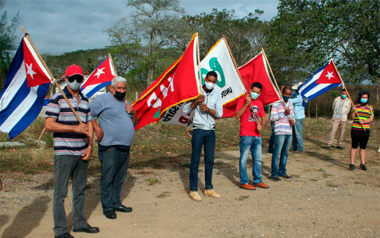 Anapistas de Sancti Spíritus que portaron a bandera Aniversario 60 de la ANAP hasta Villa Clara. Anapistas de Sancti Spíritus que portaron a bandera Aniversario 60 de la ANAP hasta Villa Clara.