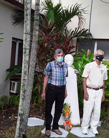 Fundadores de la ANAP en Villa Clara honran a José Martí. Fundadores de la ANAP en Villa Clara honran a José Martí.