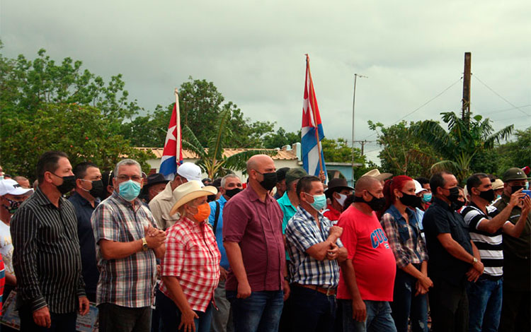 Osnay Miguel Colina, primer secretario de PCC en Villa Clara, presidió el acto por el Día del Campesino en Villa Clara. Osnay Miguel Colina, primer secretario de PCC en Villa Clara, presidió el acto por el Día del Campesino en Villa Clara.