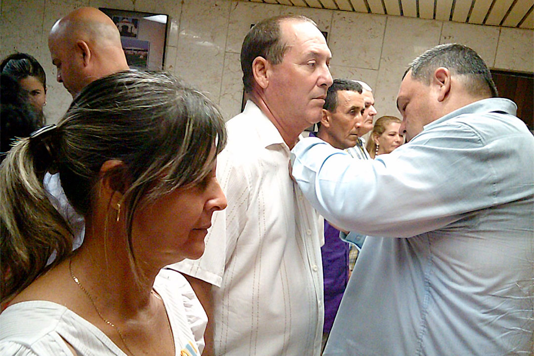 Félix Duarte Ortega, presidente de la ANAP, durante la imposición de distinciones.