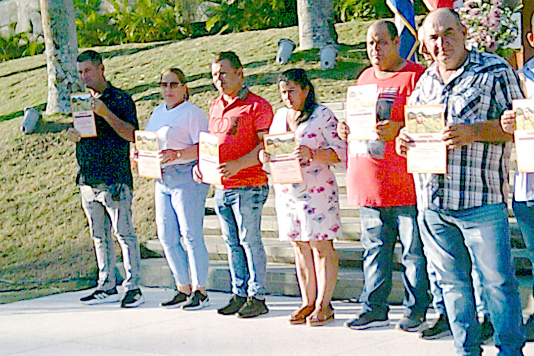 Reconocimientos a asociados y organizaciones de base.