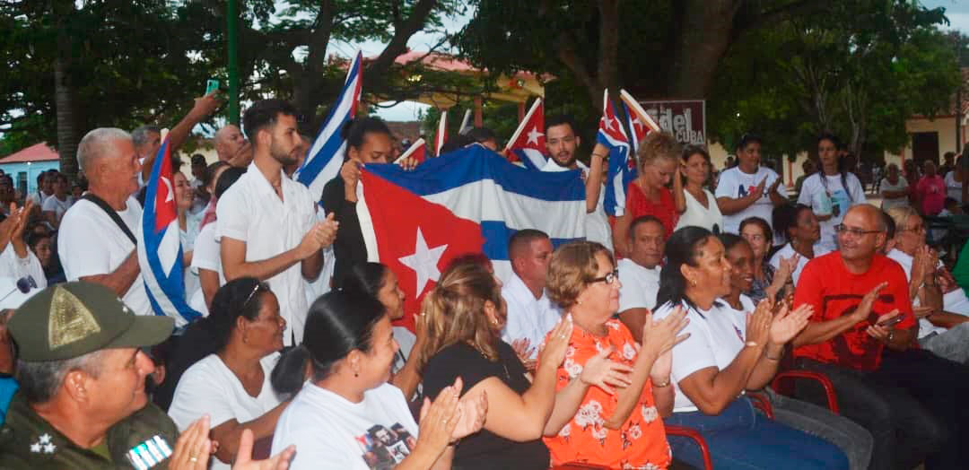 Acto provincial de Villa Clara por el aniversario 65 de los CDR, en Quemado de Güines.