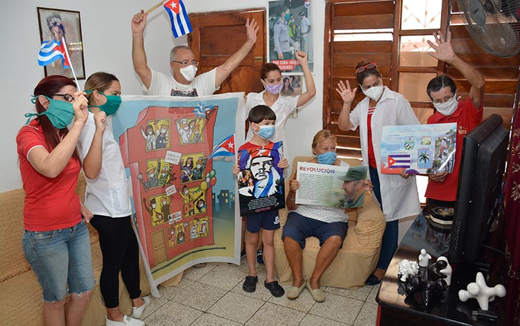 Familia cubana celebra desde el hogar el Primero de Mayo