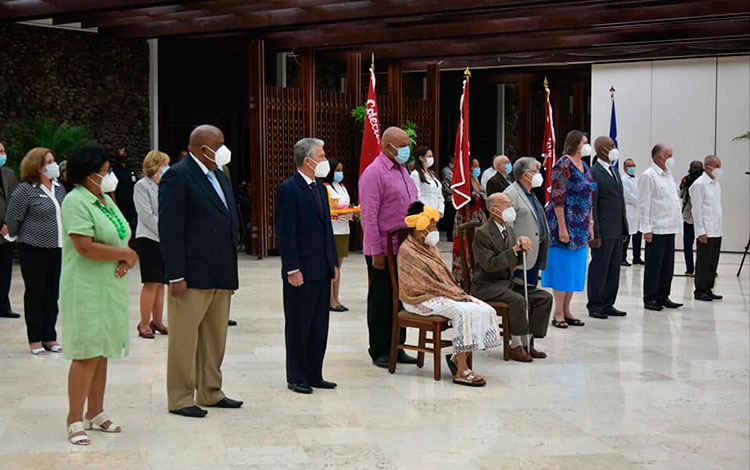 Héroes y Heroínas del Trabajo de la República de Cuba. Héroes y Heroínas del Trabajo de la República de Cuba.