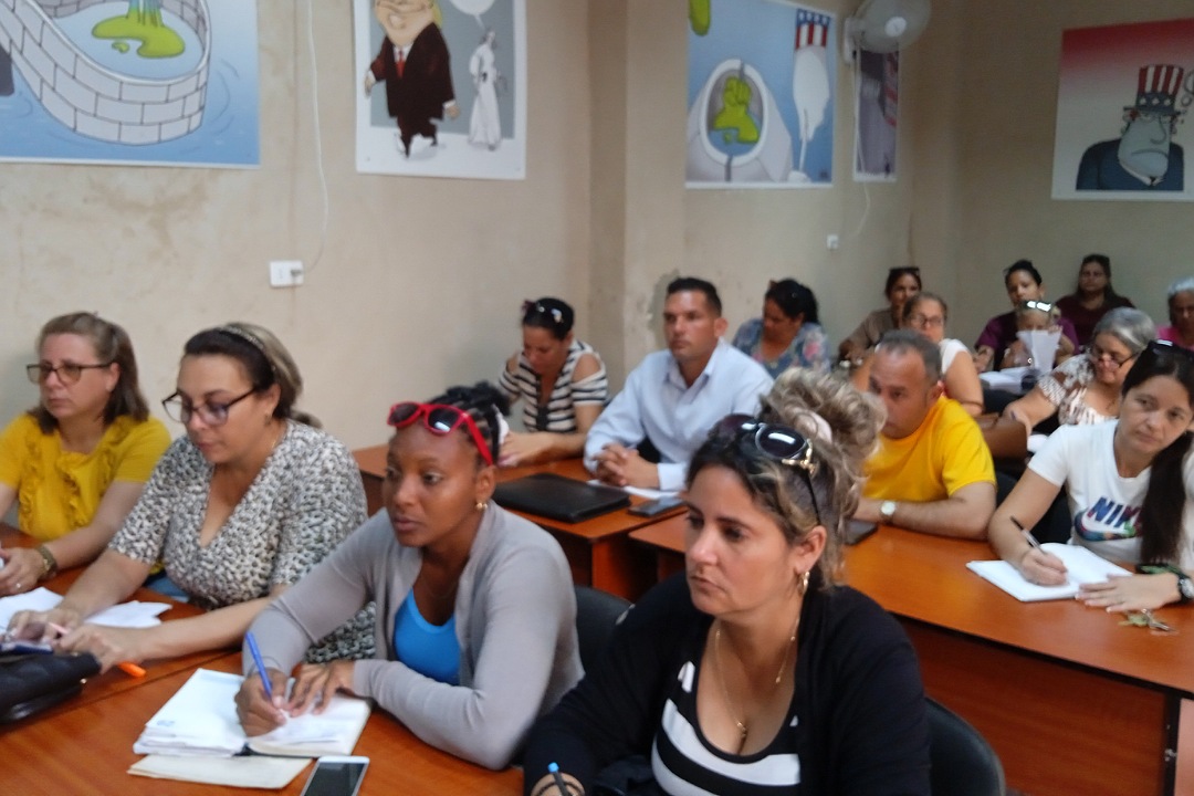 Dirigentes sindicales participan en conferencia de prensa sobre el Primero de Mayo en Villa Clara.