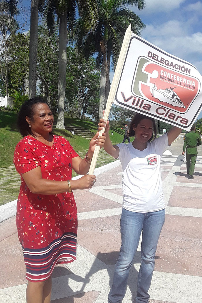 Abanderamiento de la delegación de Villa Clara a la ercera Conferencia del Sindicato Nacional de Trabajadores Civiles de la Defensa.