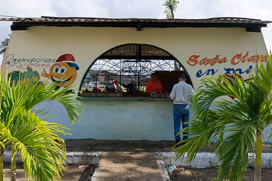 Punto de venta del organopónico La Riviera.