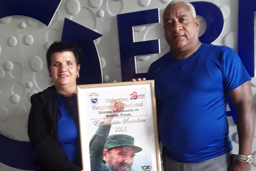 Entrega de la condición de Vanguardia Nacional a la industria de reciclaje de Villa Clara.