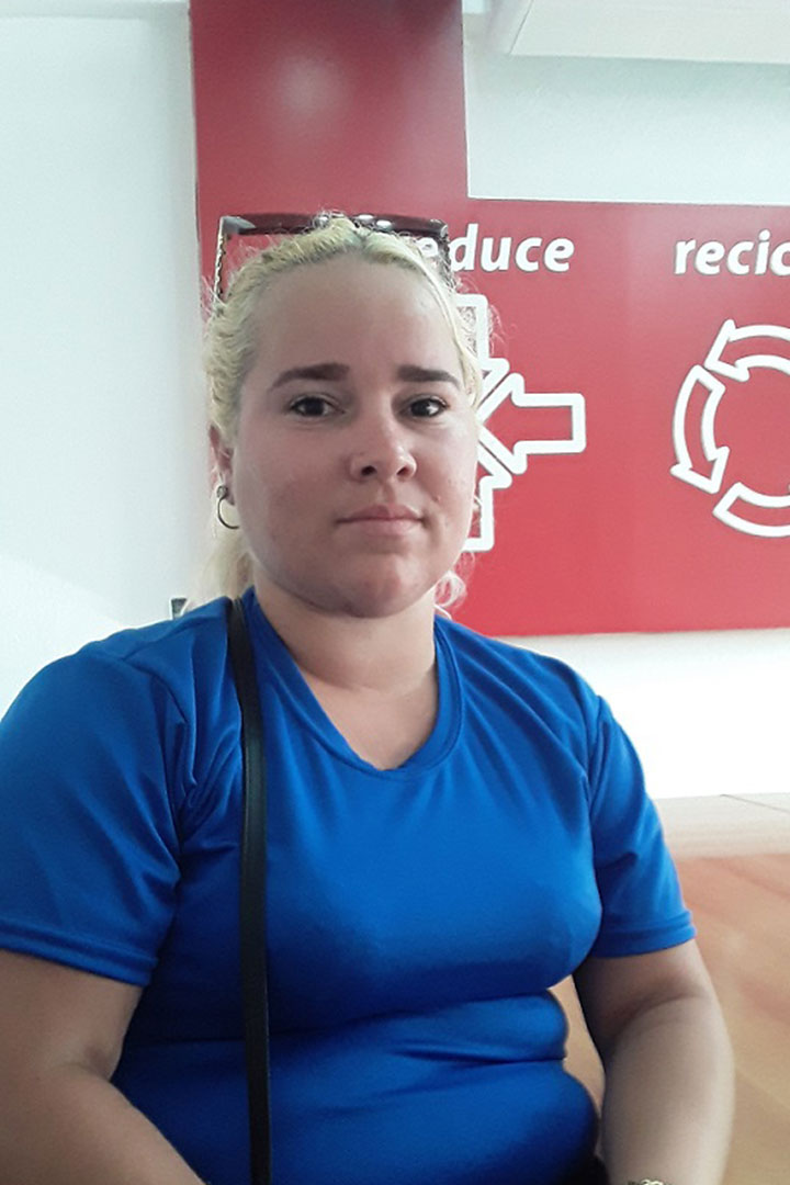 Mariadne Morales, joven especialista en ventas.